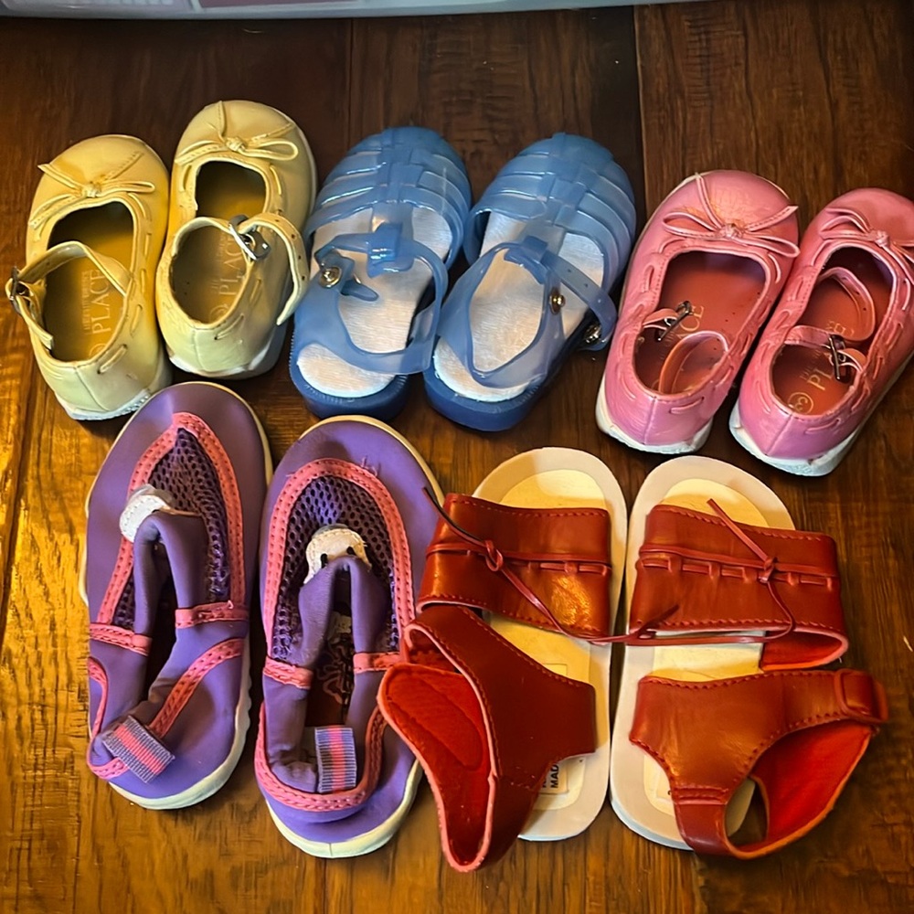 5 Pair of Toddler Summer Shoes. 2 Mary Janes, 2 Water Shoes, & 1 Sandals. Size 3